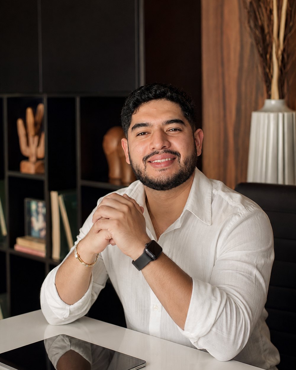 Jesús Guilarte, Ingeniero en Sistemas y fundador de GuilarTech, en su oficina en Cancún